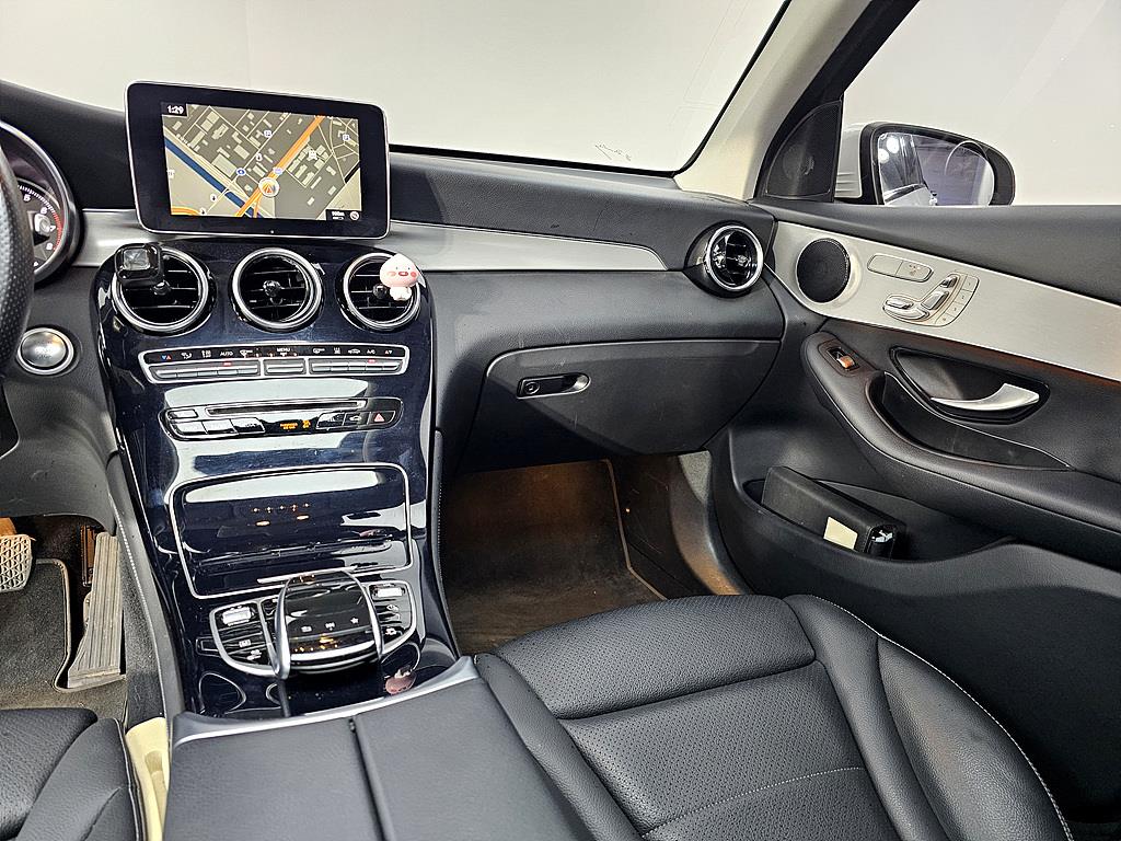 Mercedes Benz GLC Class - Vista 10