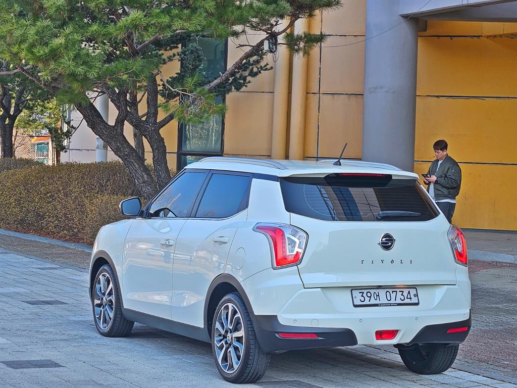 Ssangyong Tivoli - Vista 4