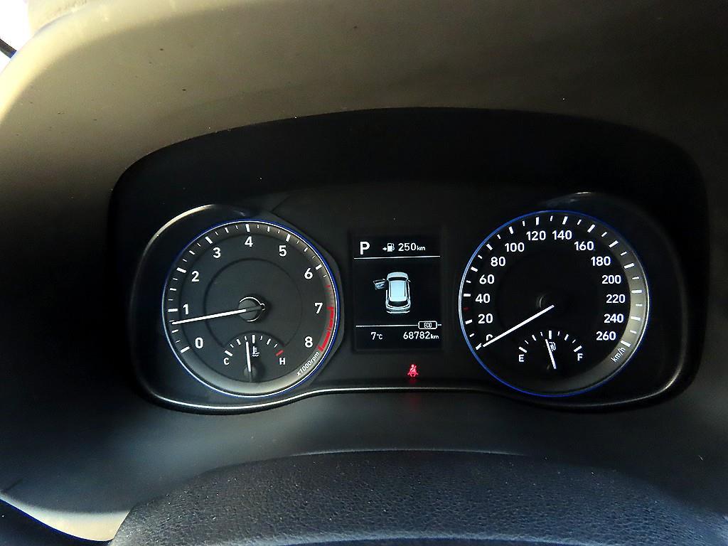 HYUNDAI Kona - Vista 9