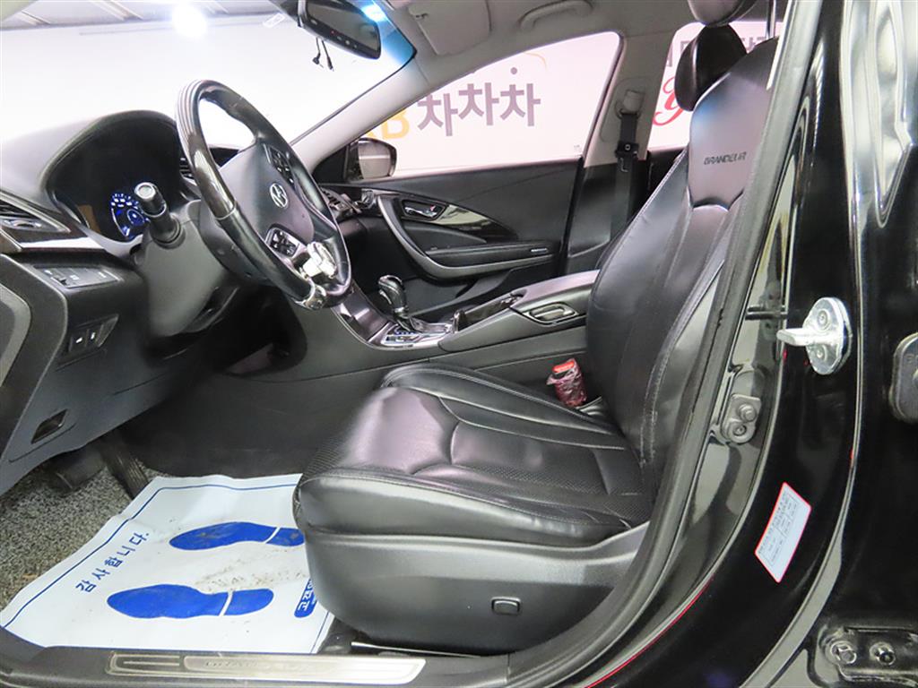 HYUNDAI Grandeur - Vista 5