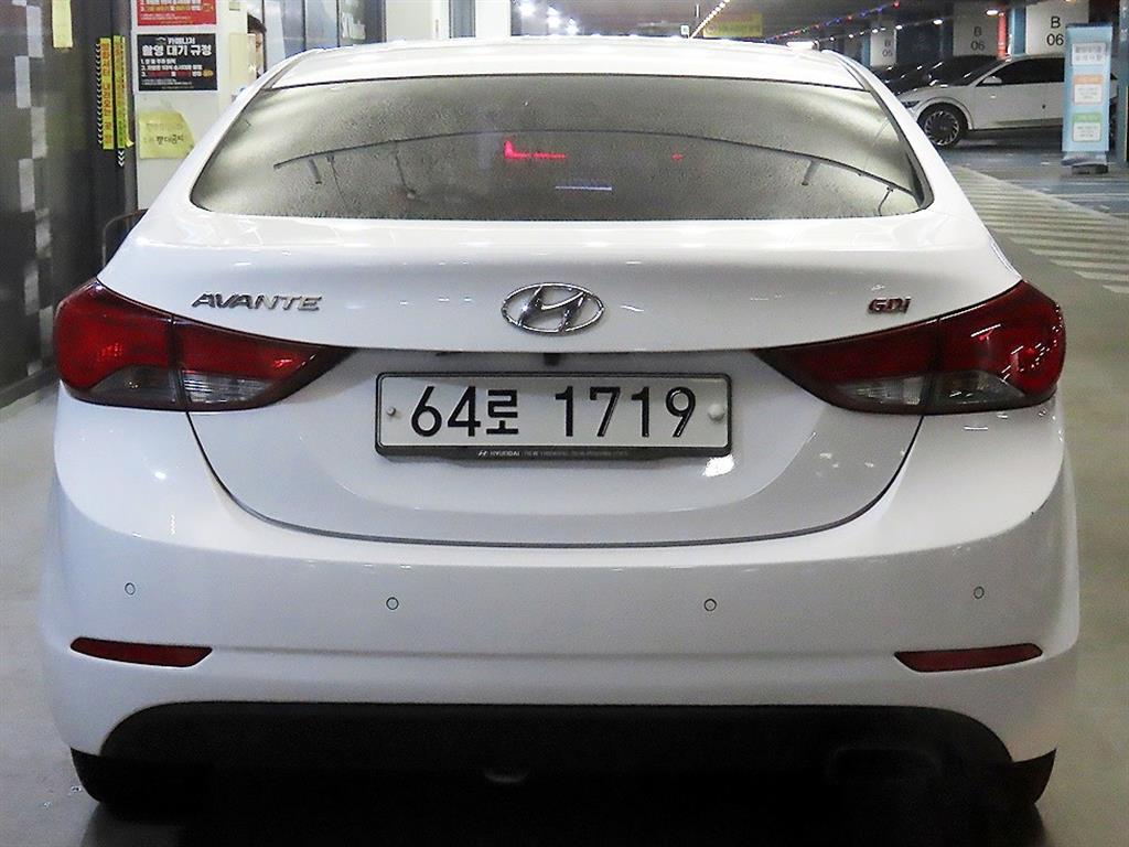 HYUNDAI Avante - Vista 5