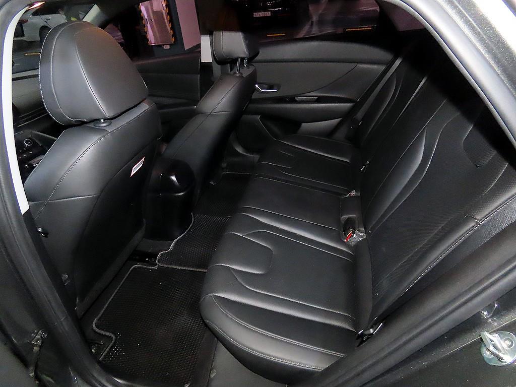 HYUNDAI Avante - Vista 7