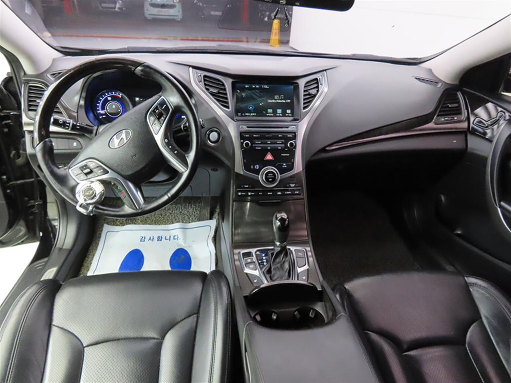 HYUNDAI Grandeur - Vista 7