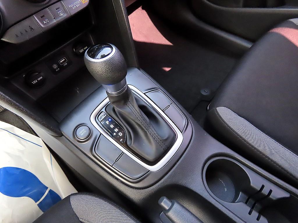 HYUNDAI Kona - Vista 10