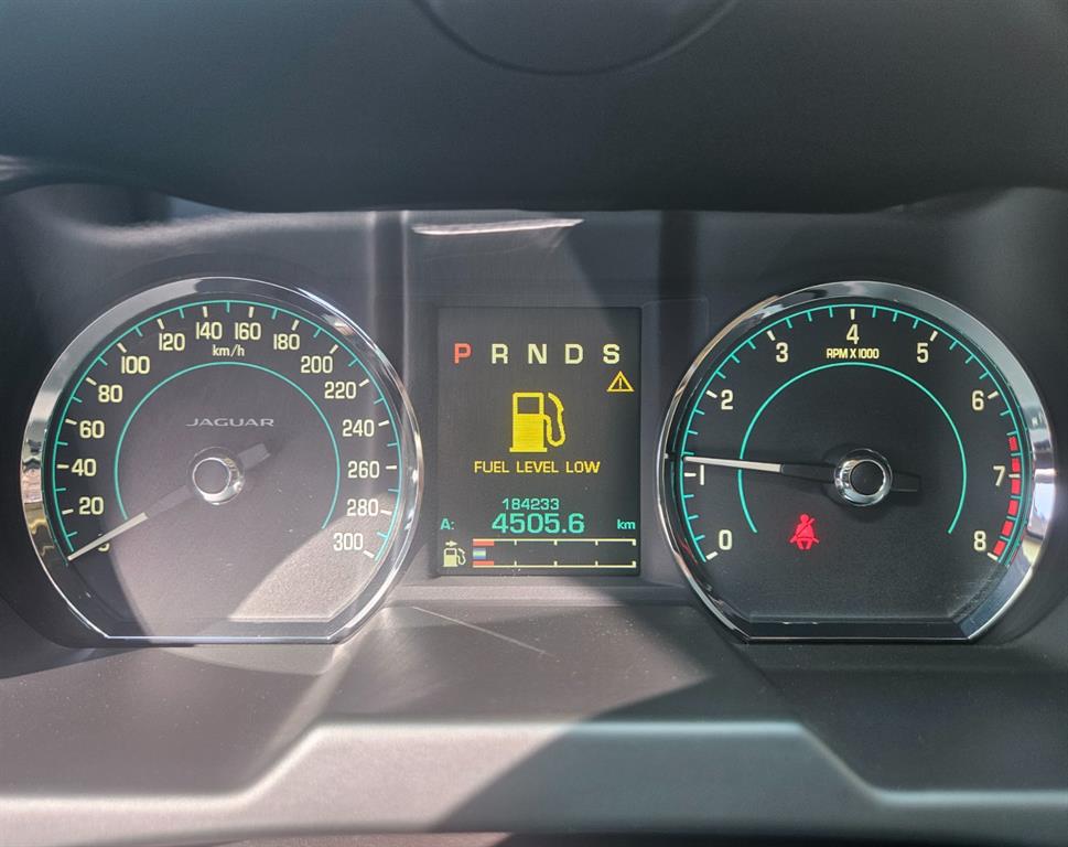 Jaguar XF - Vista 10