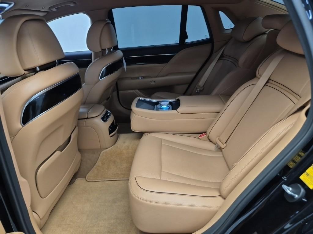 Genesis G90 - Vista 9