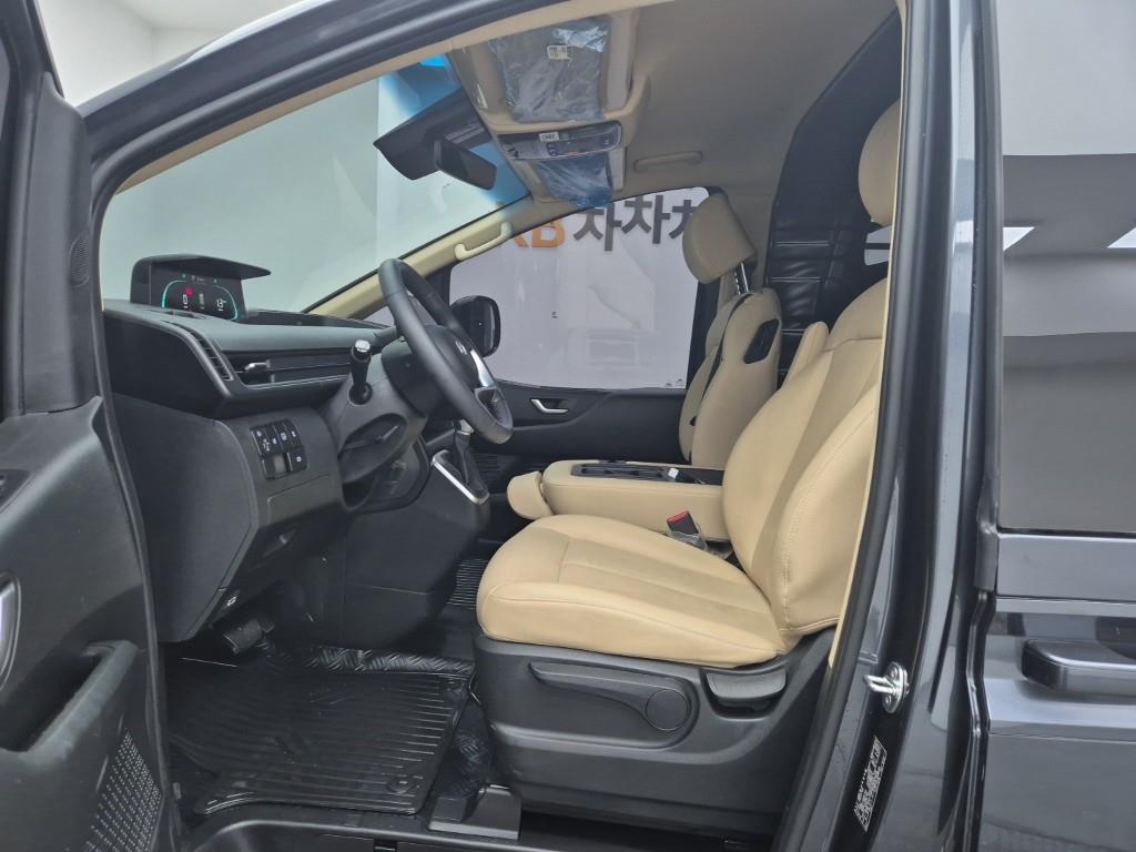 HYUNDAI Staria - Vista 11