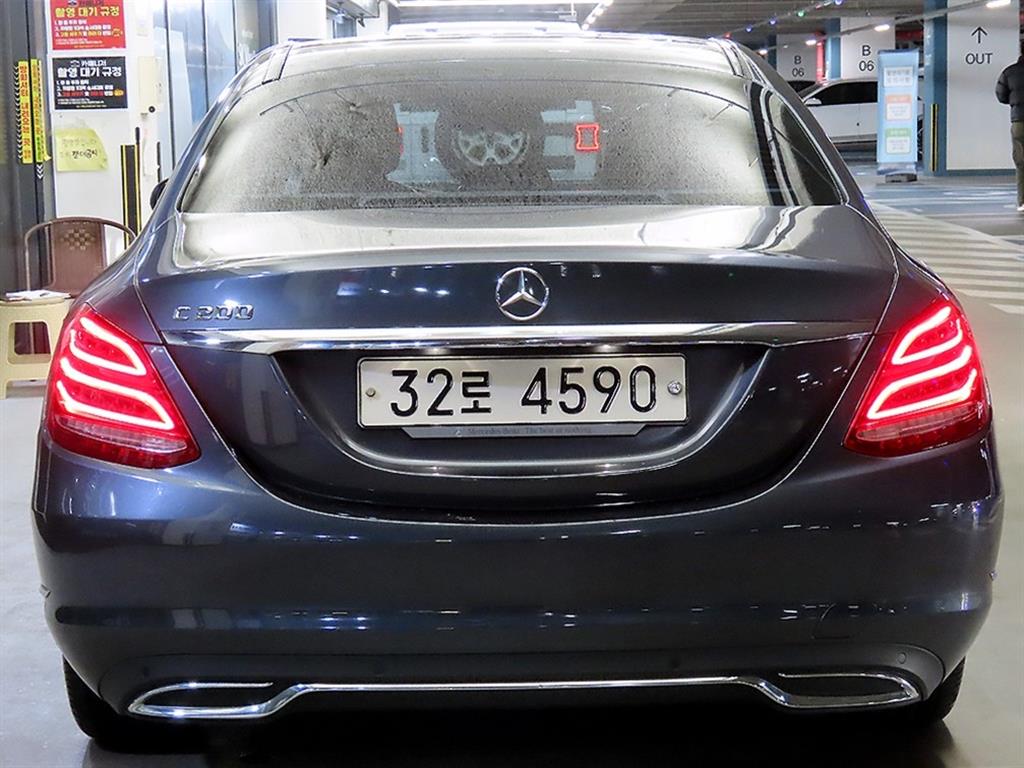 Mercedes Benz C Class - Vista 5