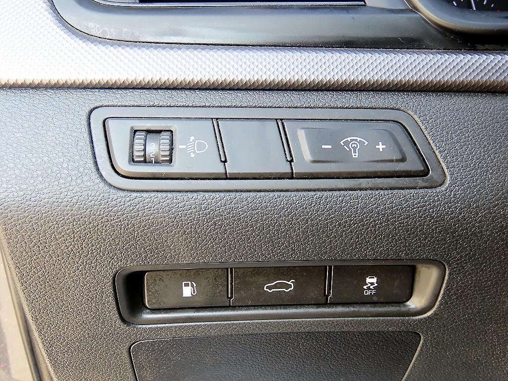 HYUNDAI Sonata - Vista 12