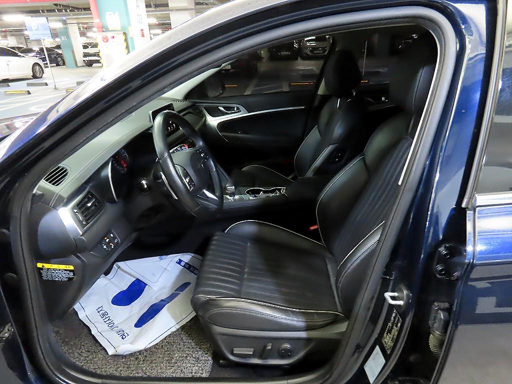 Genesis G70 - Vista 6