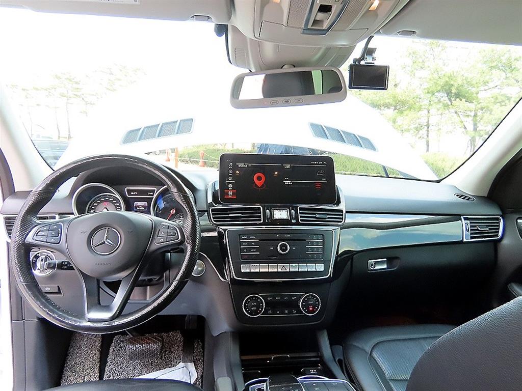 Mercedes Benz GLE Class - Vista 7