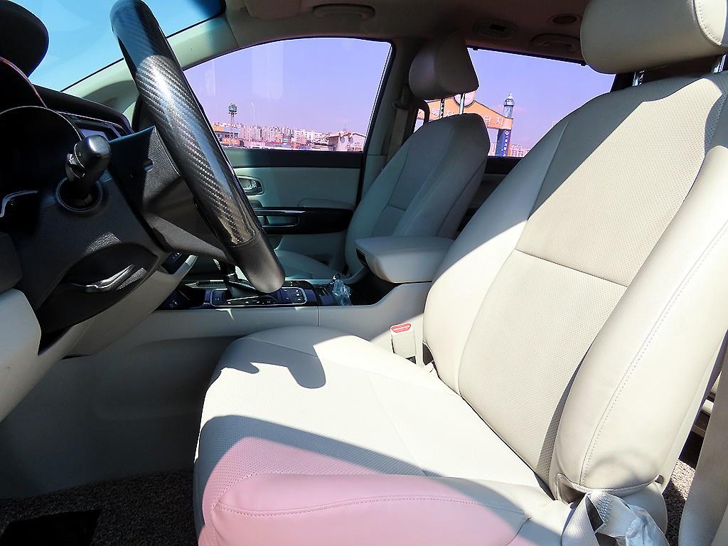 KIA Carnival - Vista 5