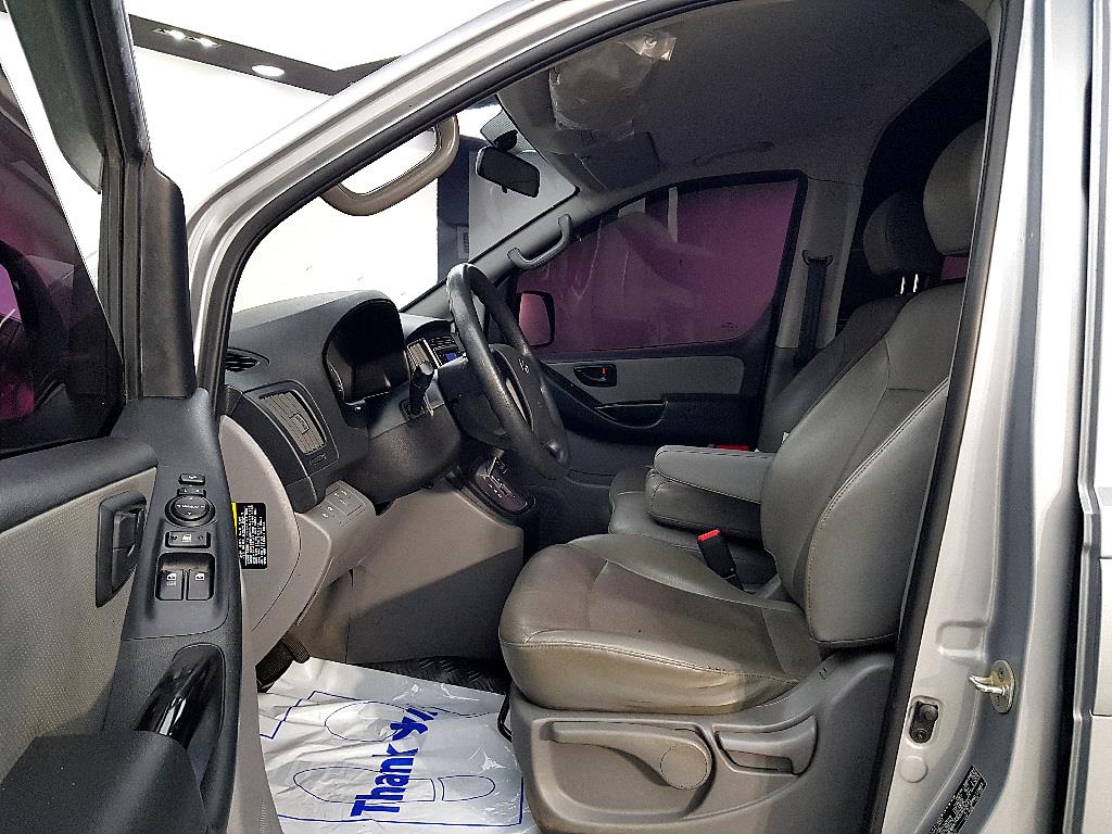 HYUNDAI Starex - Vista 8