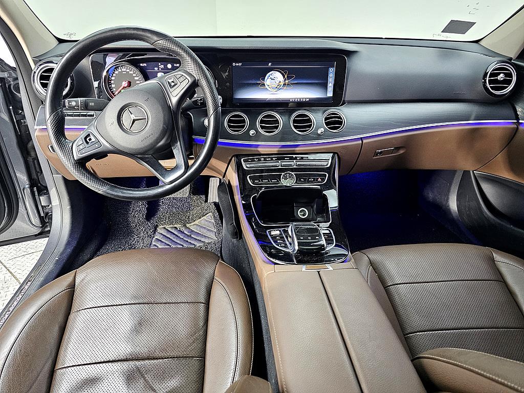 Mercedes Benz E class - Vista 5