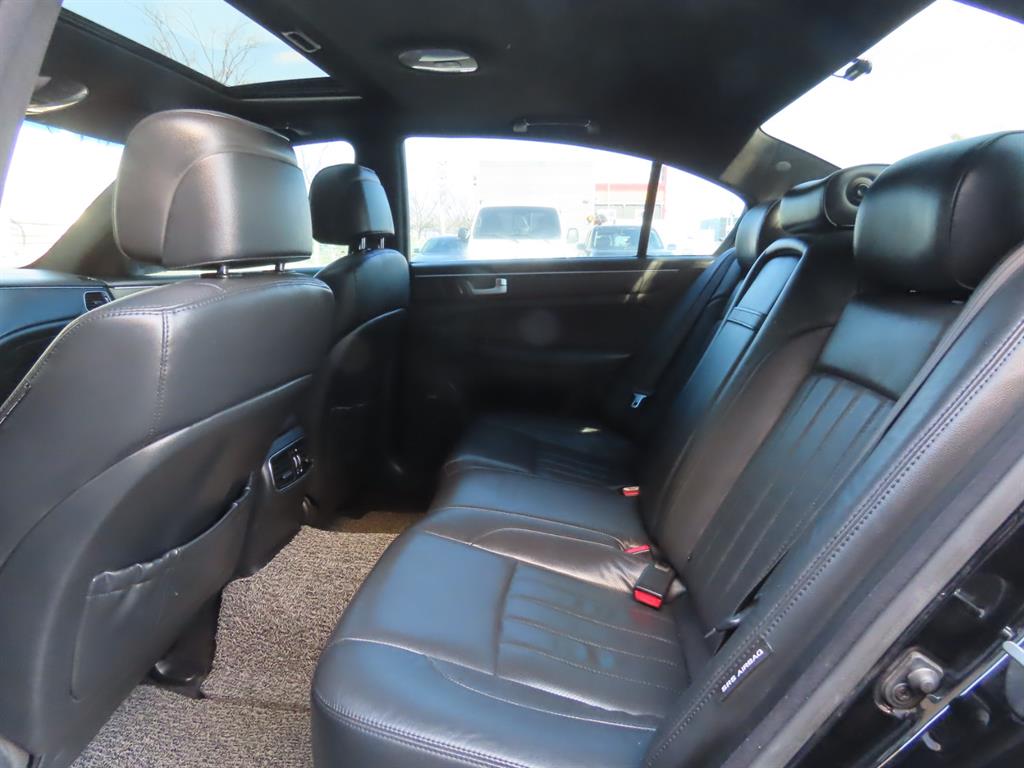 HYUNDAI Genesis - Vista 11