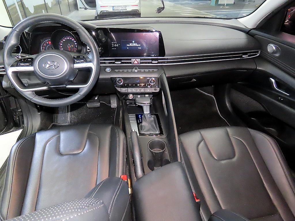 HYUNDAI Avante - Vista 10