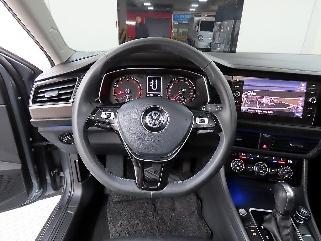 Volkswagen Jetta - Vista 9