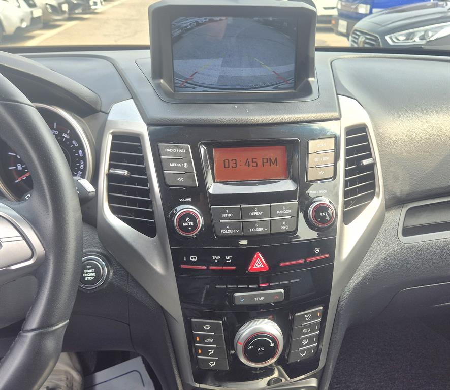 Ssangyong Tivoli - Vista 12