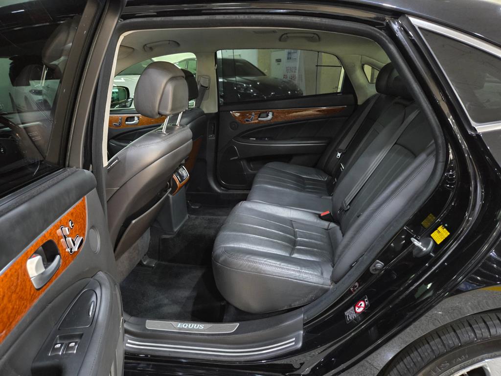 HYUNDAI Equus - Vista 7