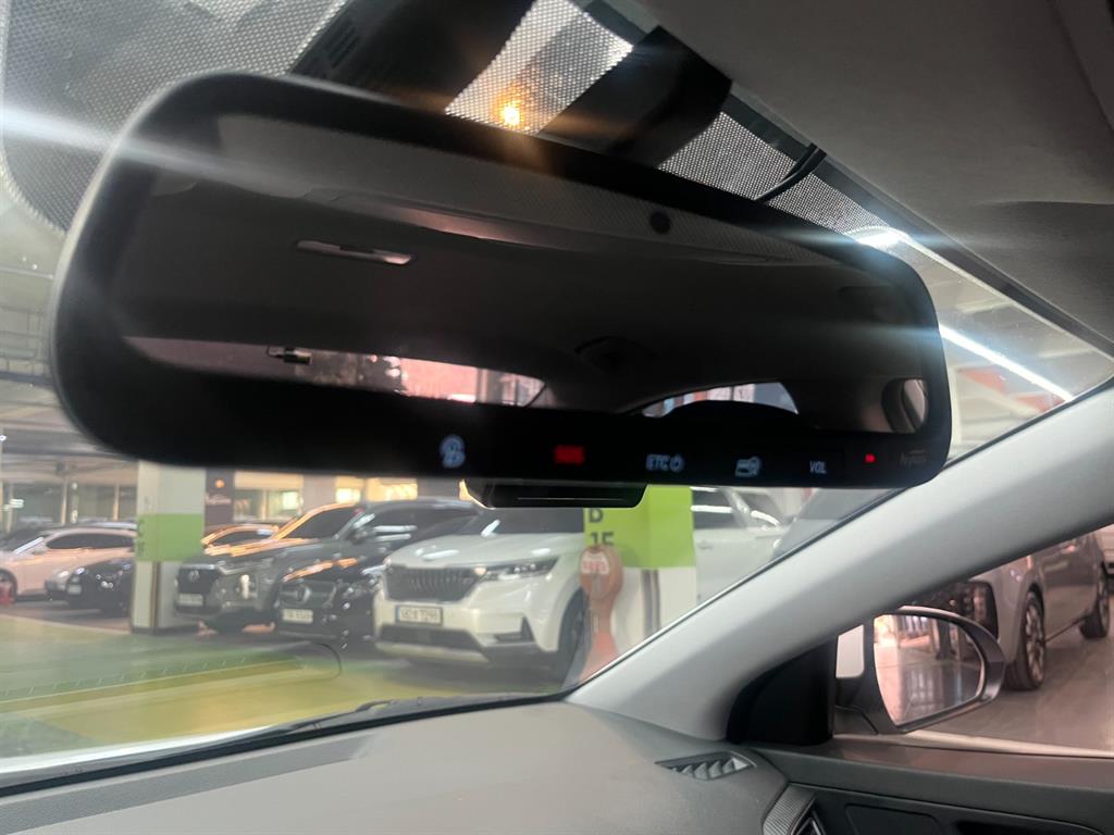 HYUNDAI Avante - Vista 12