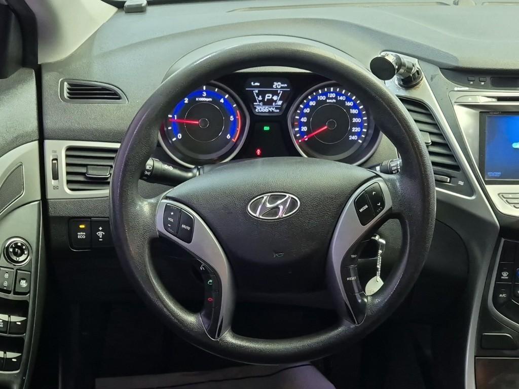 HYUNDAI Avante - Vista 11
