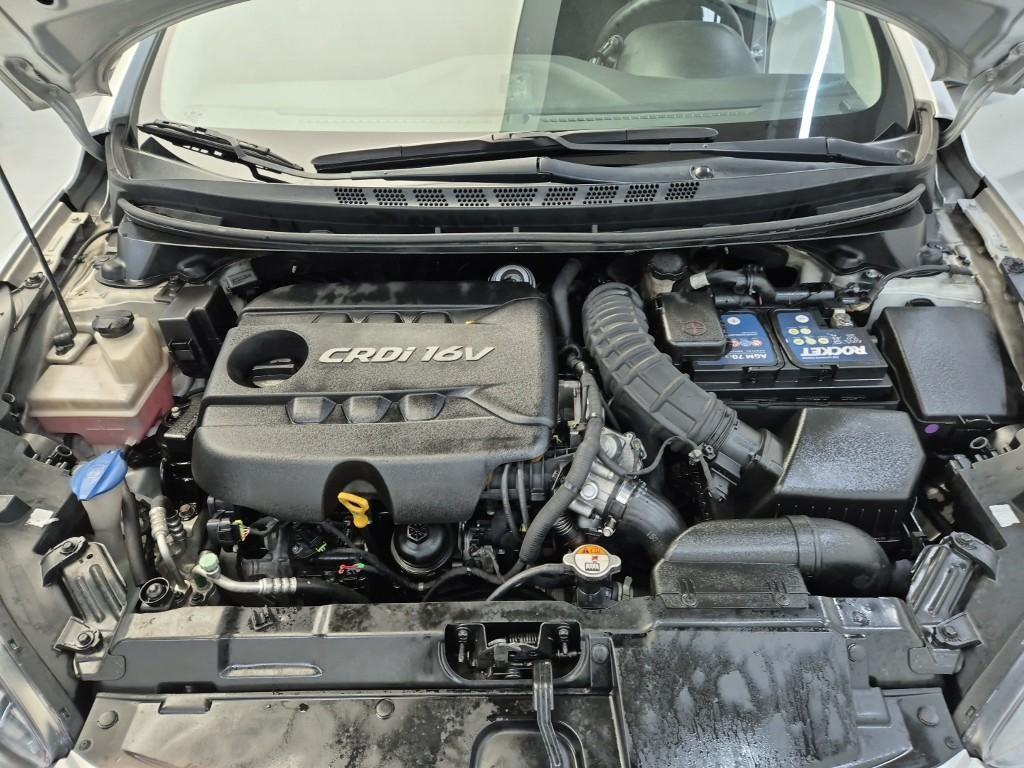 HYUNDAI Avante - Vista 5