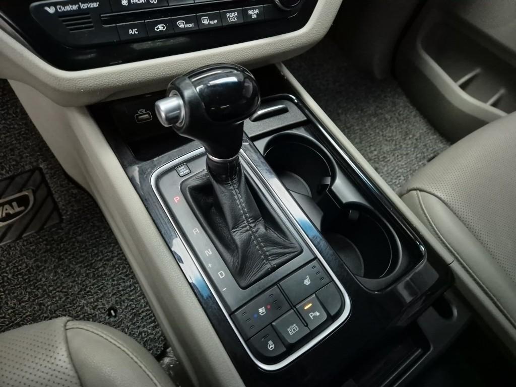 KIA Carnival - Vista 8