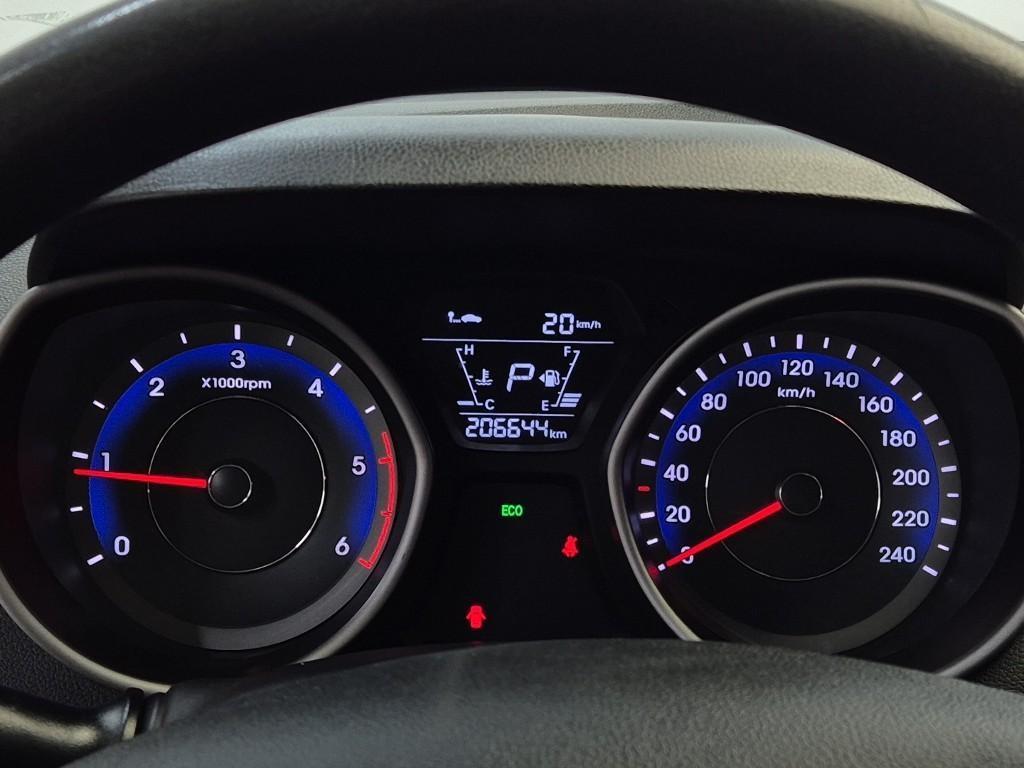 HYUNDAI Avante - Vista 6