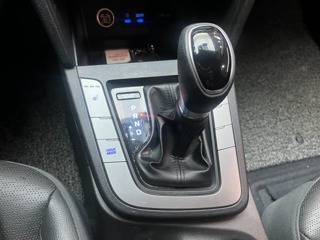 HYUNDAI Avante - Vista 9