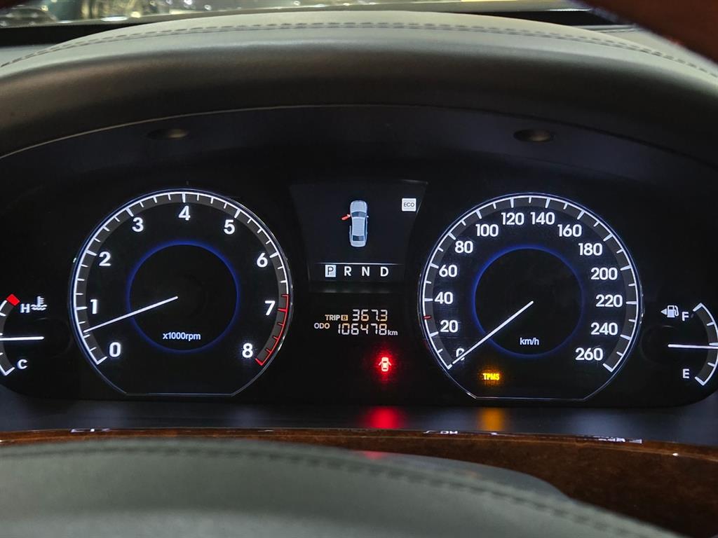 HYUNDAI Equus - Vista 10