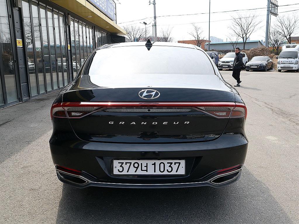 HYUNDAI Grandeur - Vista 7