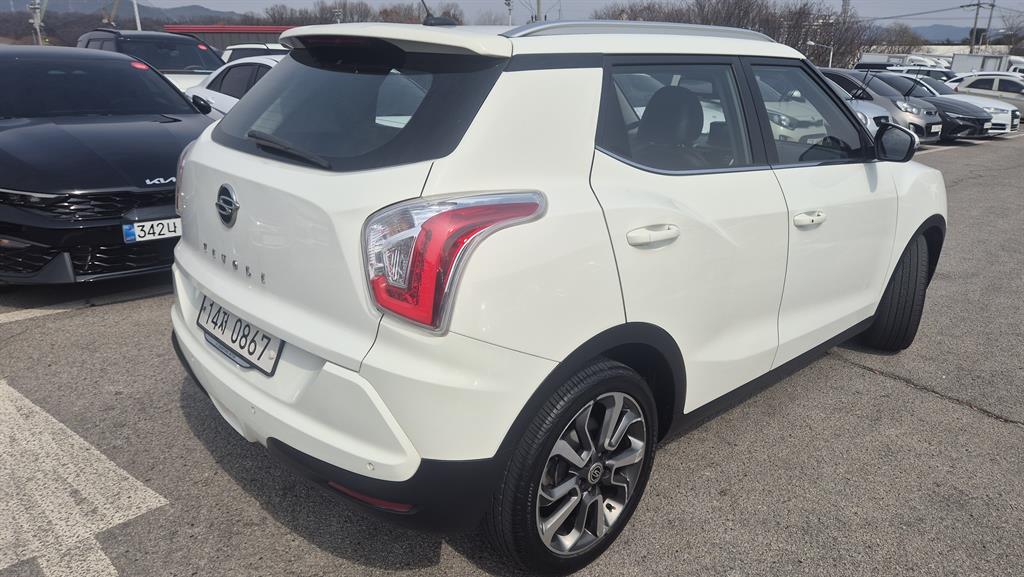Ssangyong Tivoli - Vista 4