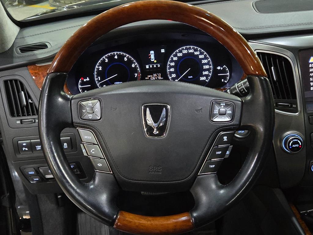 HYUNDAI Equus - Vista 9