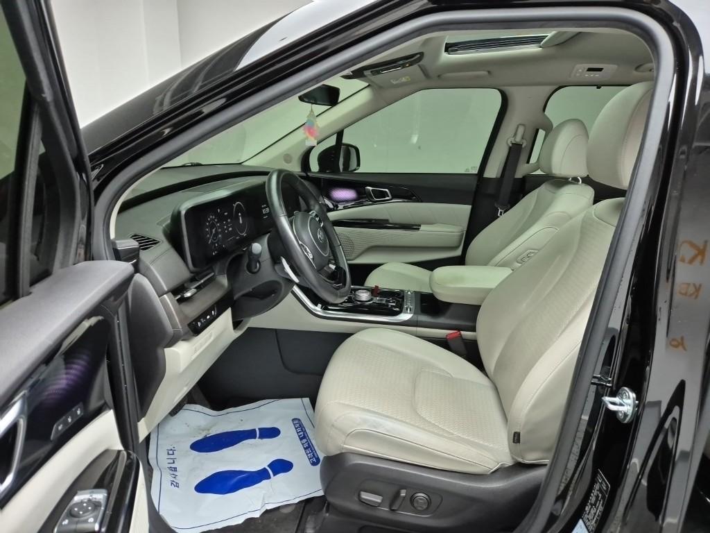 KIA Carnival - Vista 11