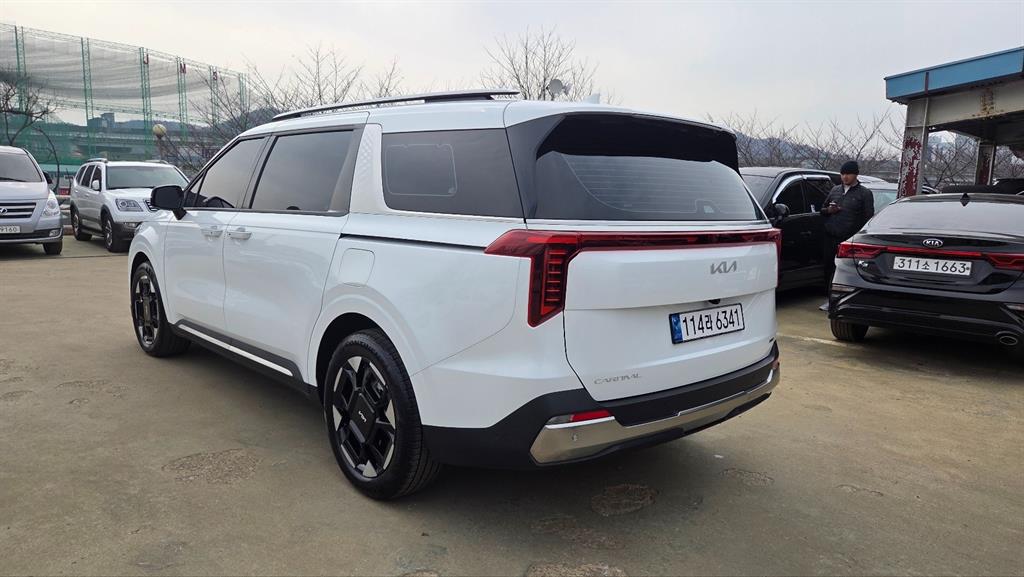 KIA Carnival - Vista 4