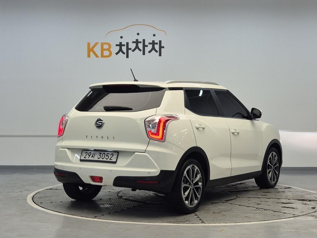 Ssangyong Tivoli - Vista 4