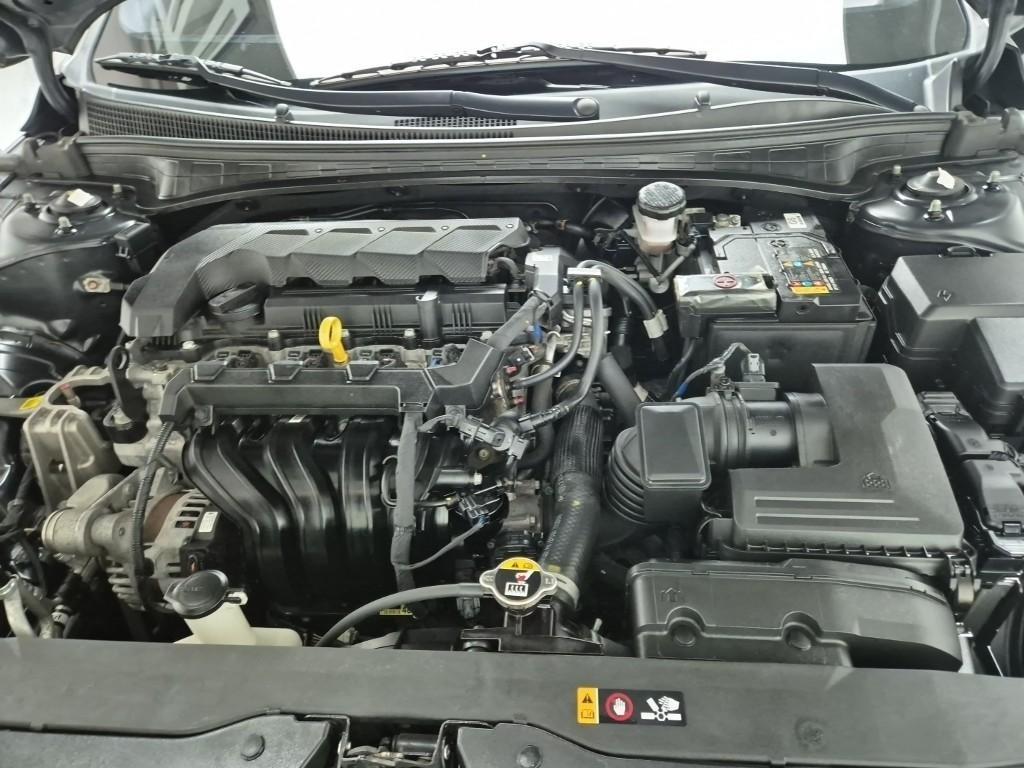 HYUNDAI Avante - Vista 5