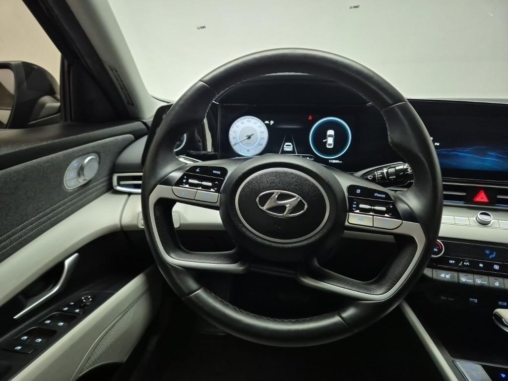 HYUNDAI Avante - Vista 9