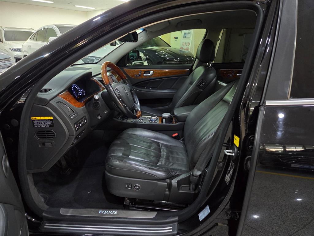 HYUNDAI Equus - Vista 6