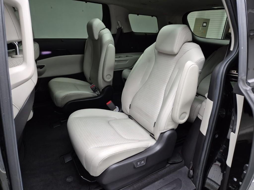 KIA Carnival - Vista 12