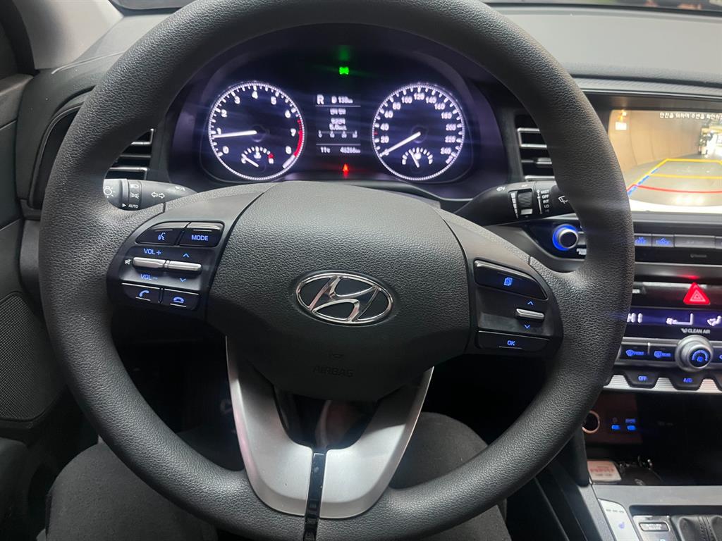 HYUNDAI Avante - Vista 11