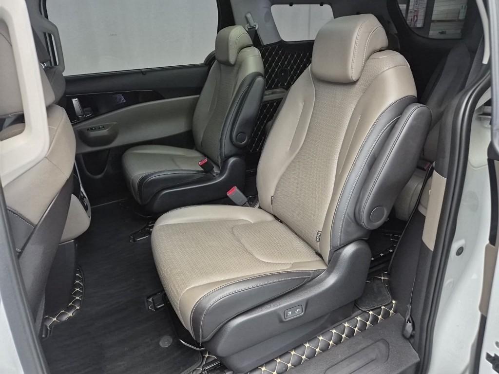 KIA Carnival - Vista 11