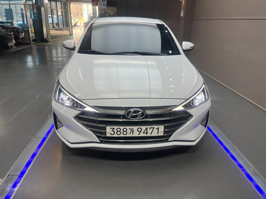 HYUNDAI Avante - Vista 4