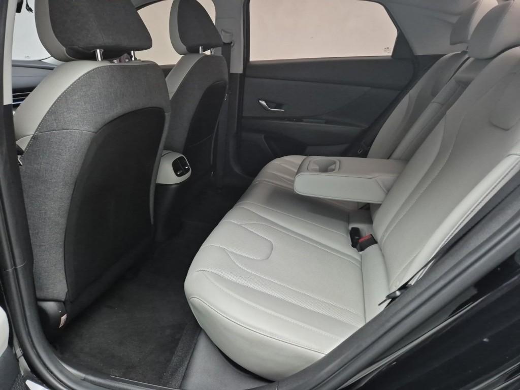 HYUNDAI Avante - Vista 12