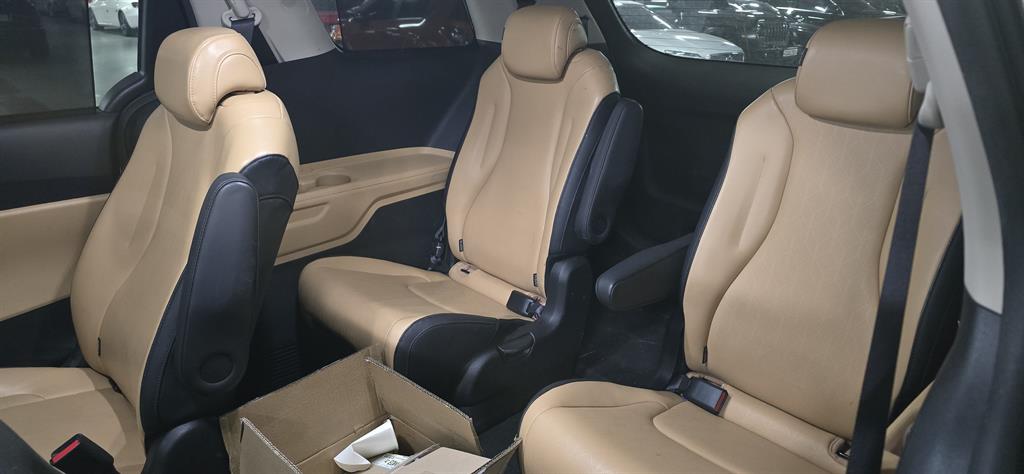 KIA Carnival - Vista 11