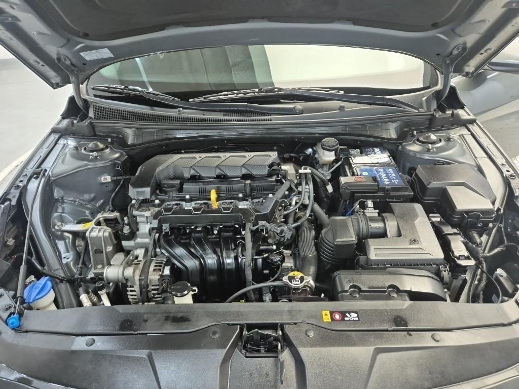 HYUNDAI Avante - Vista 5