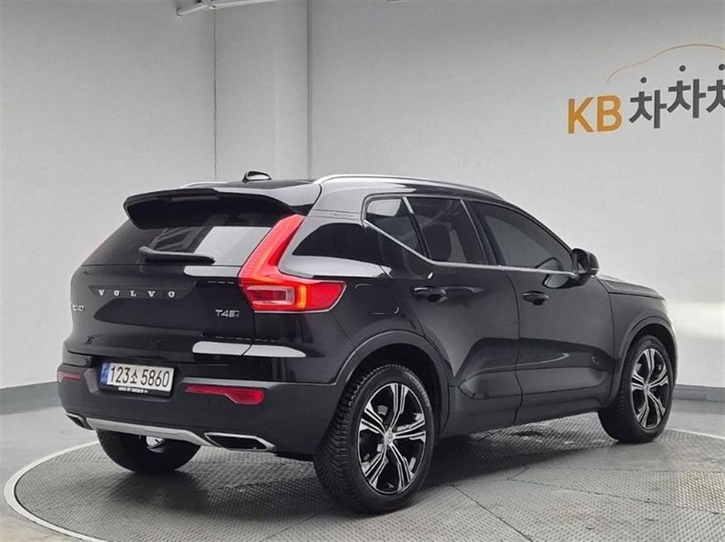 Volvo XC40 - Vista 4