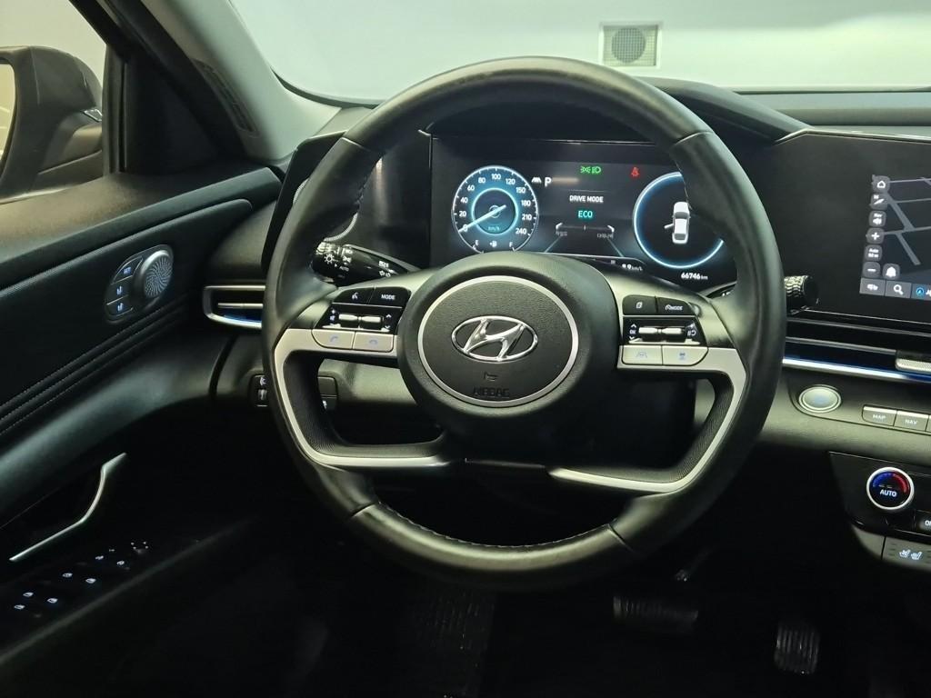 HYUNDAI Avante - Vista 9