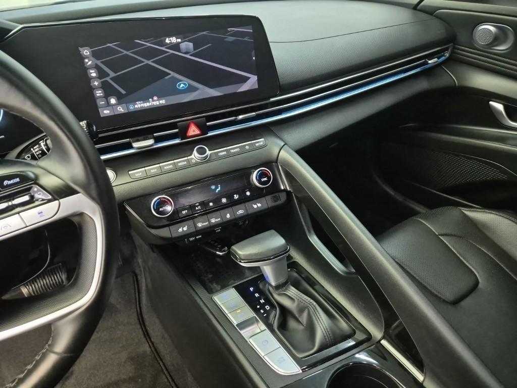 HYUNDAI Avante - Vista 10