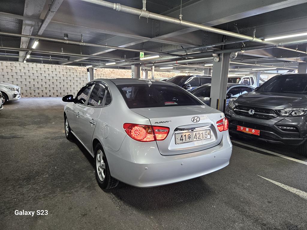 HYUNDAI Avante - Vista 4